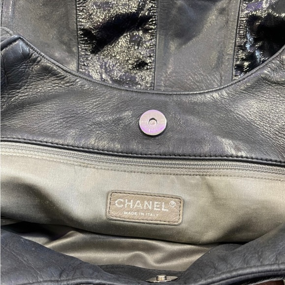 CHANEL Authentic Tote Handbag - Picture 6 of 10